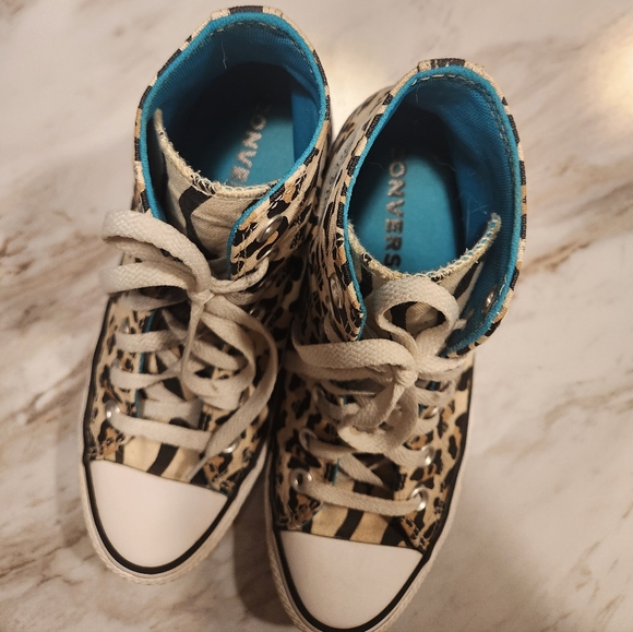 Converse Women's Leopard Print High-Top Sneakers - Picture 3 of 10